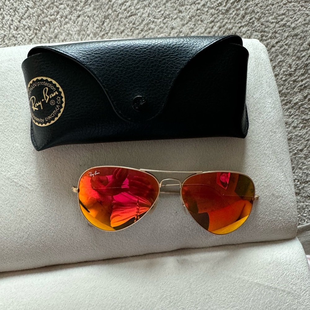 Ray Ban Aviators - Picture 2 of 6